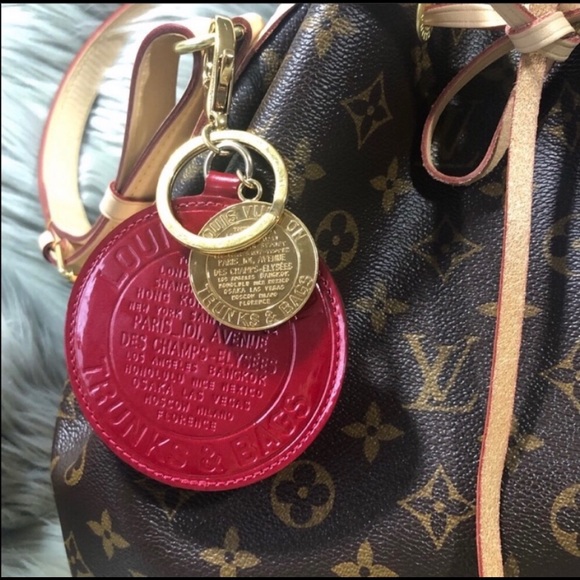 LOUIS VUITTON TRUNK Bag Charm - Picture 6 of 16